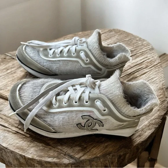 Chanel Two Tone Suede Knit CC Logo Low Top Sneakers Women’s Size‎ 39 EU / 9 US